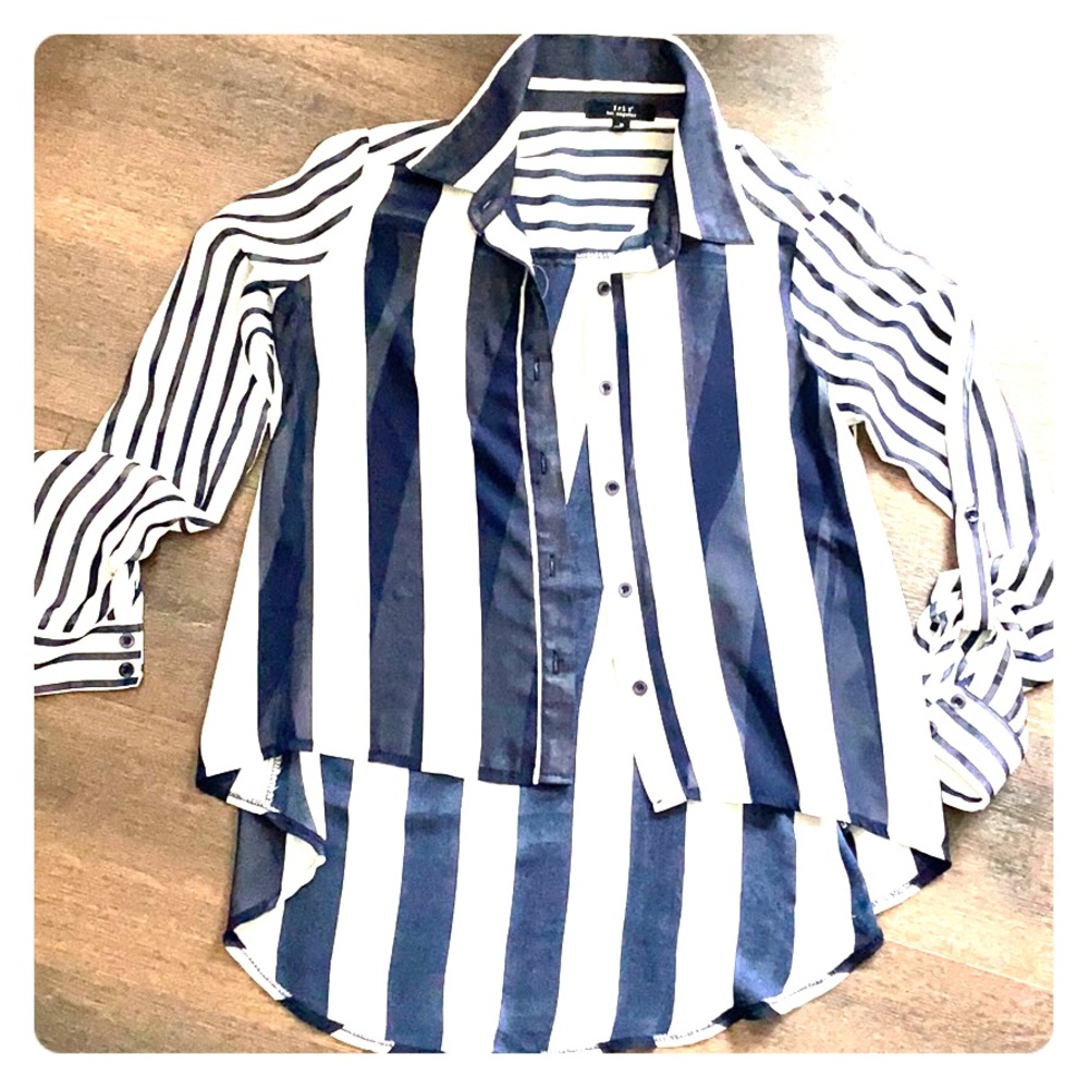 Breathable elbow length button up top